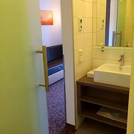 Suess Hotel 3*